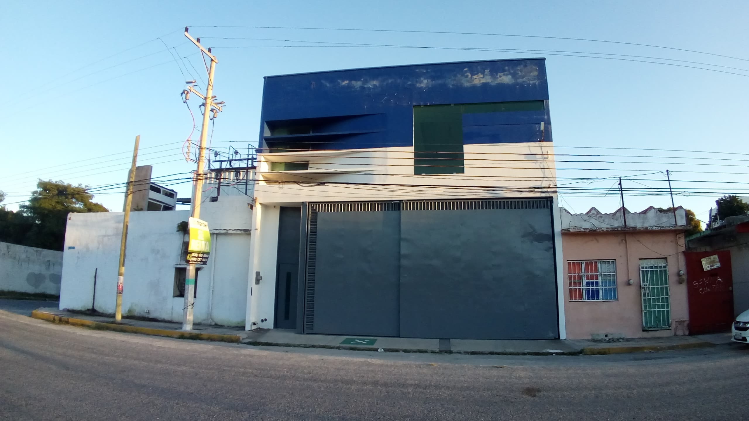 Oficina con bodega en renta en Ciudad del Carmen - Col. Caleta